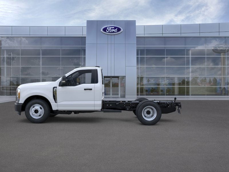 2025 Ford Chassis Cab F-350® XL