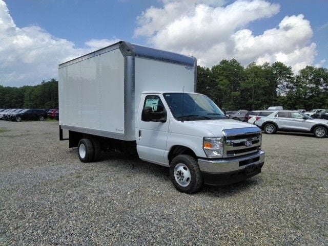 2027 Ford E-450SD Base 14' Box Truck