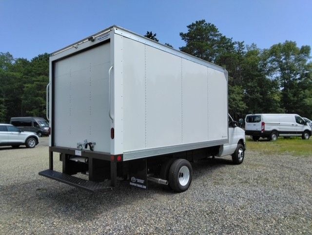 2027 Ford E-450SD Base 14' Box Truck