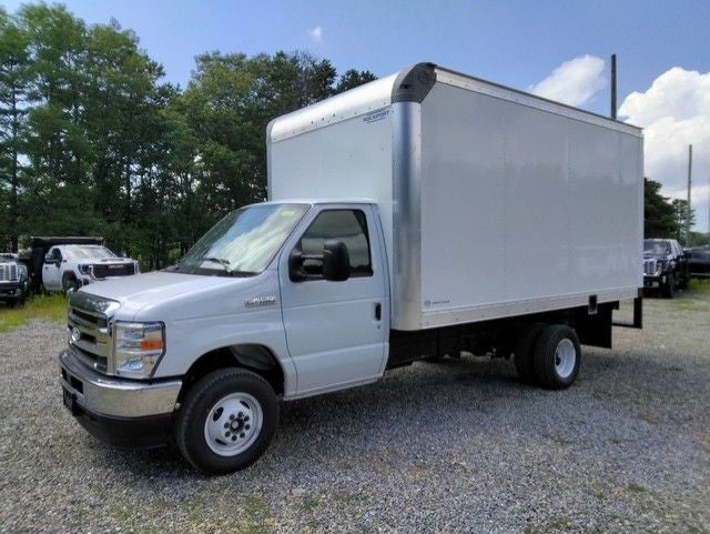 2027 Ford E-450SD Base 14' Box Truck