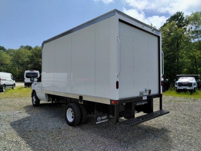 2027 Ford E-450SD Base 14' Box Truck