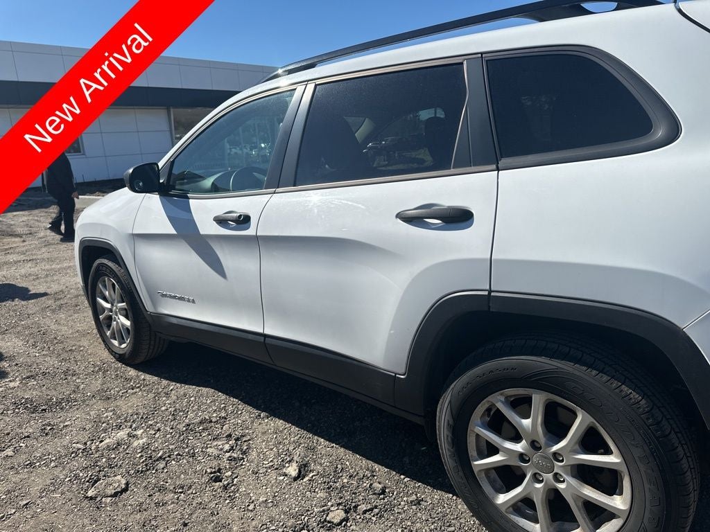 2016 Jeep Cherokee Sport