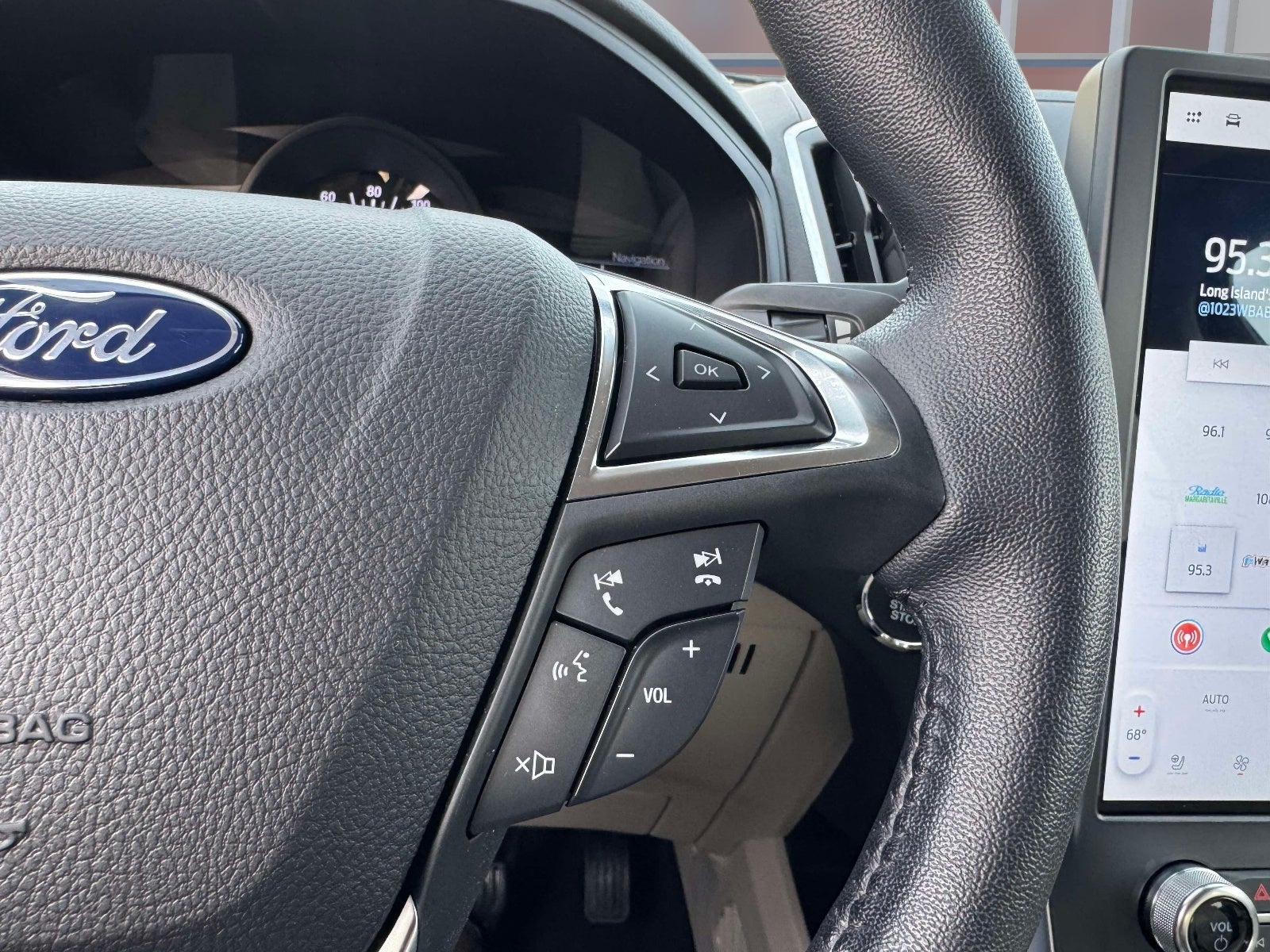 2023 Ford Edge Titanium