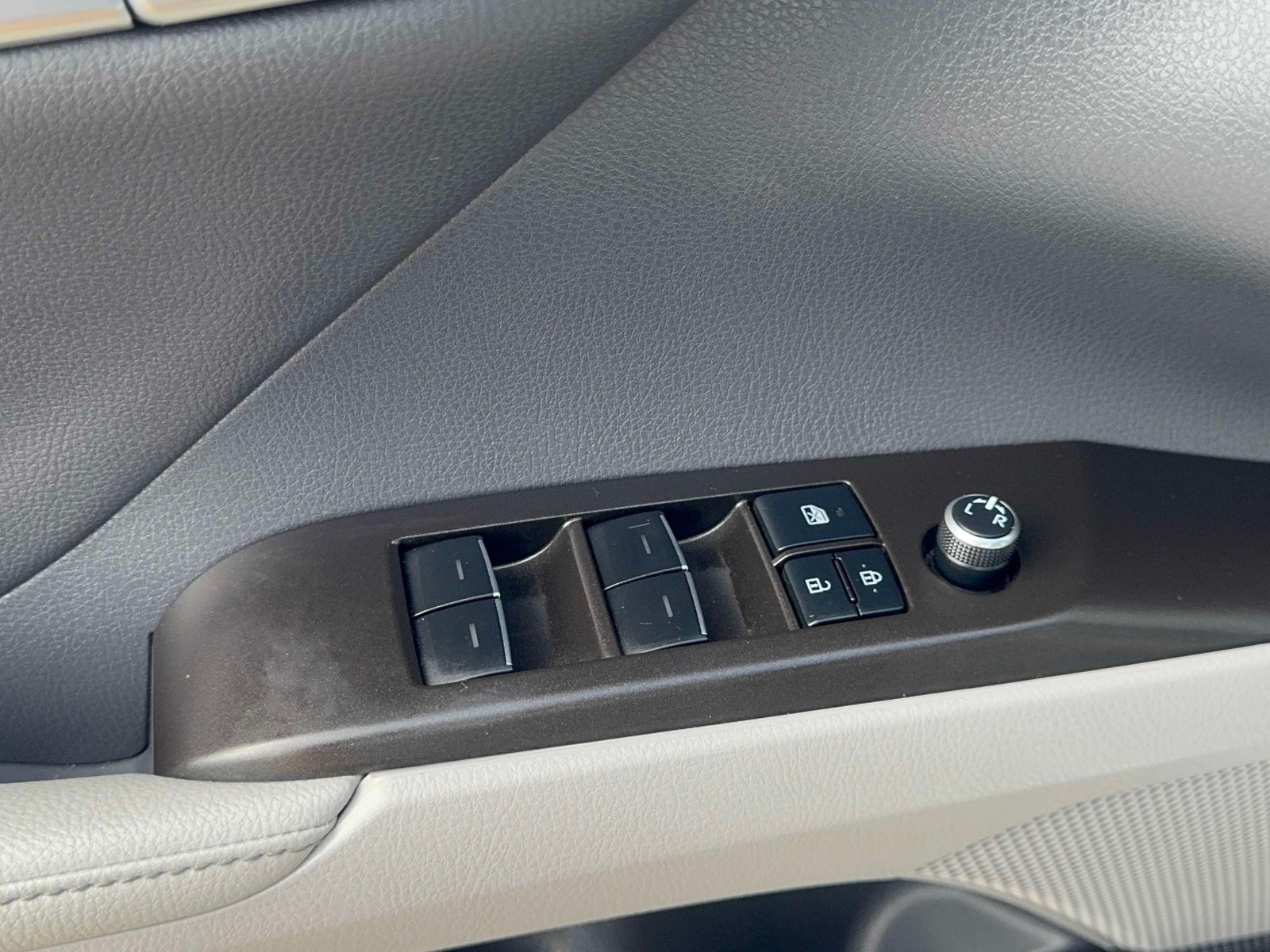 2021 Toyota Camry Hybrid XLE