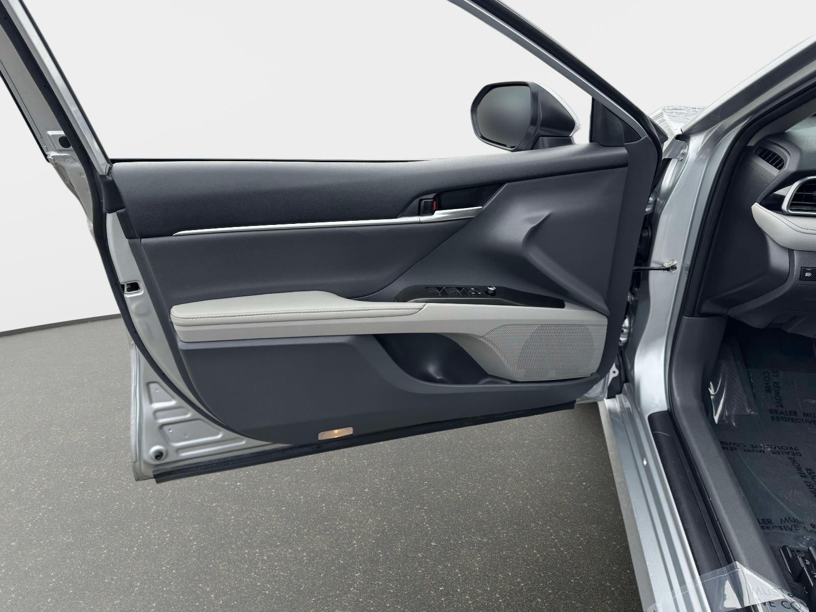 2023 Toyota Camry Hybrid XLE