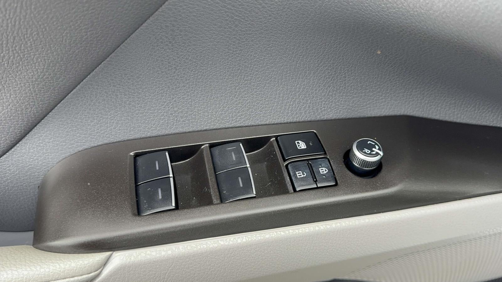 2023 Toyota Camry Hybrid XLE