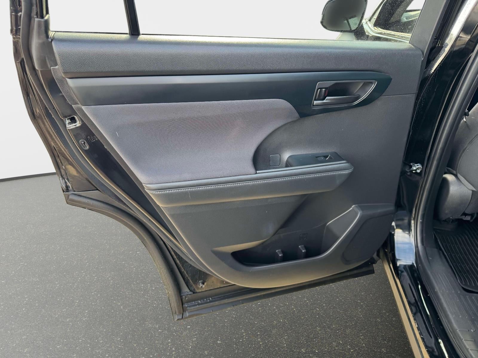 2023 Toyota Highlander Hybrid LE