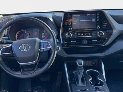 2022 Toyota Highlander LE