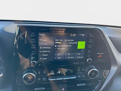 2022 Toyota Highlander LE