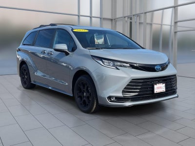 2025 Toyota Sienna Woodland Edition 7 Passenger