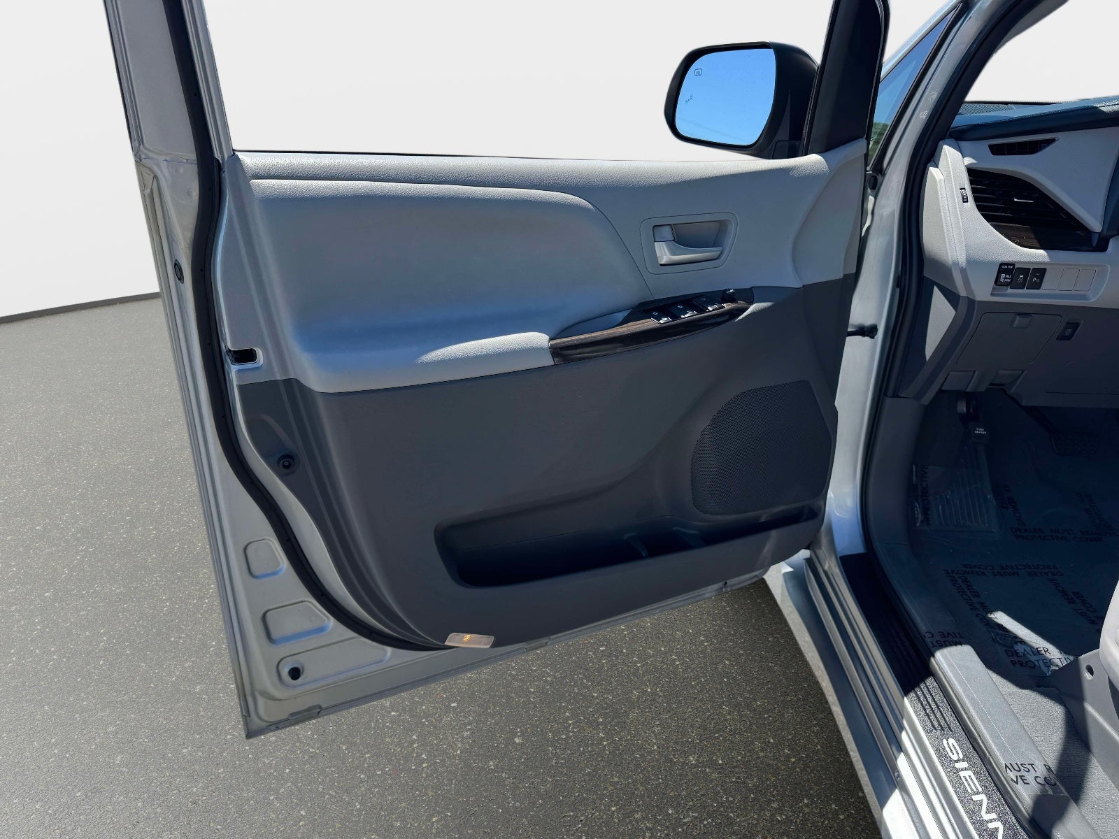2020 Toyota Sienna XLE Premium 7 Passenger