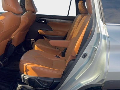 2021 Toyota Highlander Hybrid Platinum