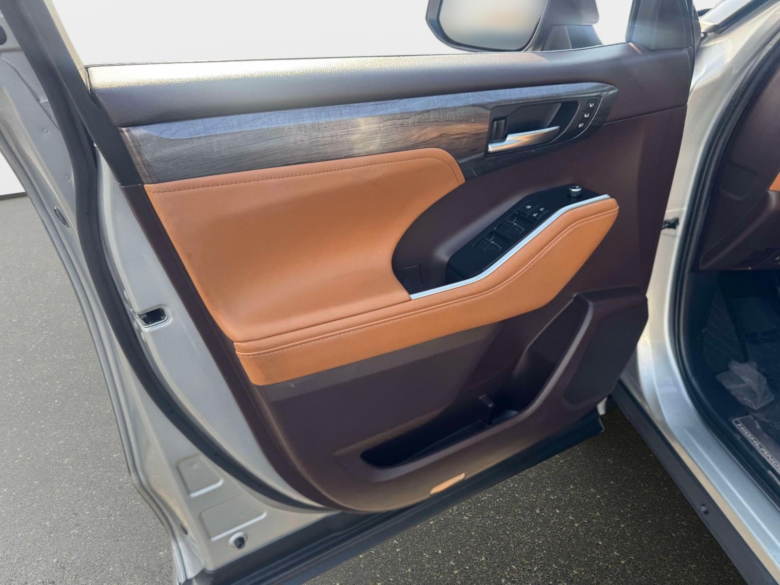 2021 Toyota Highlander Hybrid Platinum