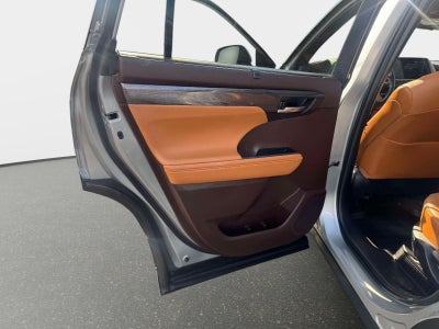 2021 Toyota Highlander Hybrid Platinum