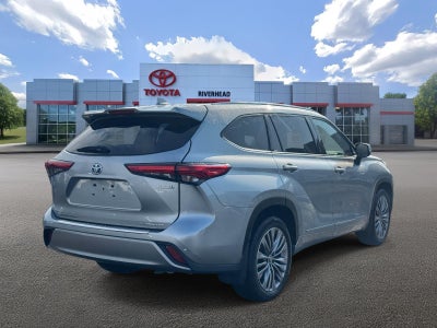 2021 Toyota Highlander Hybrid Platinum