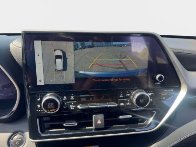 2023 Toyota Highlander Hybrid Platinum