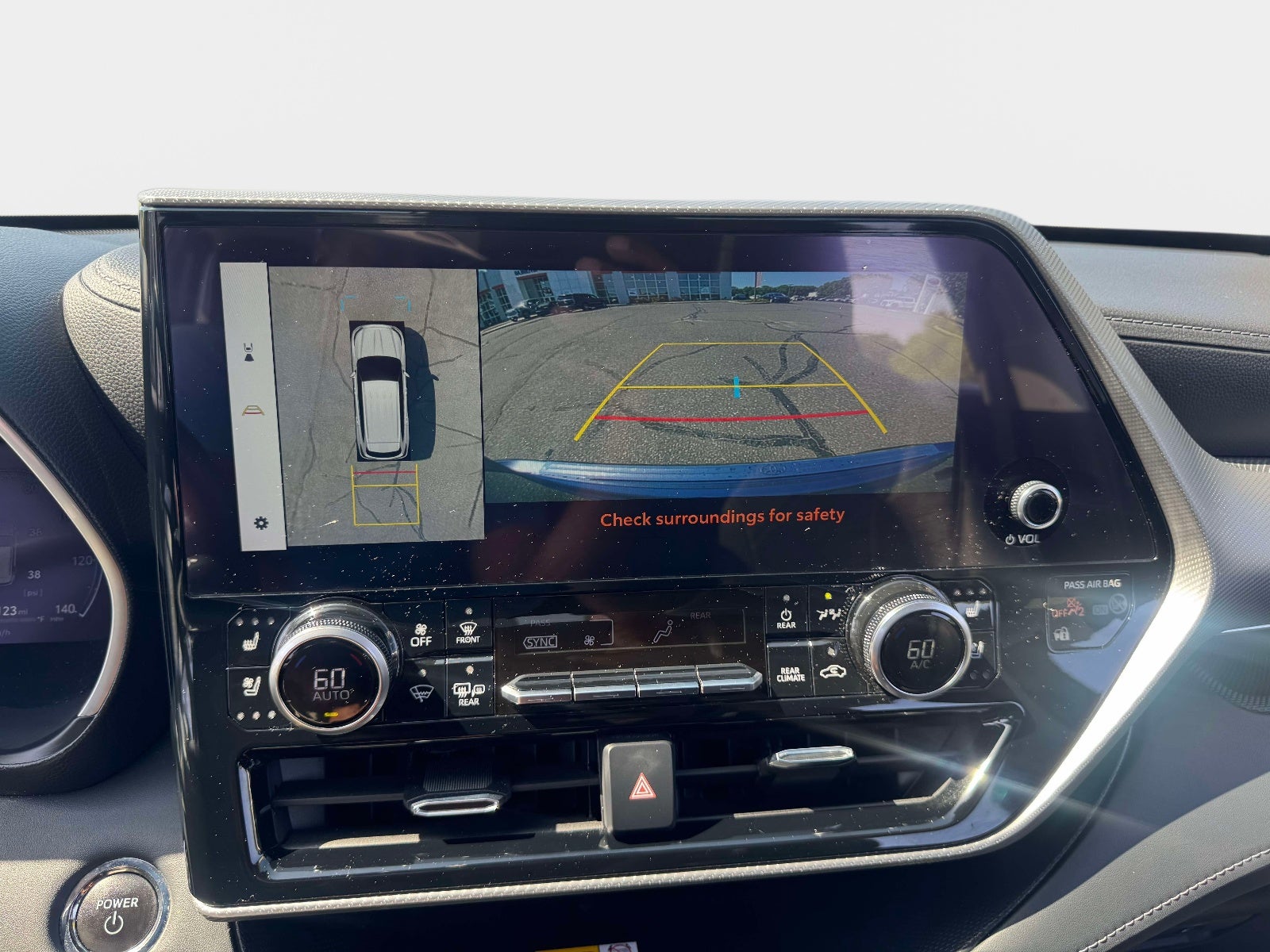 2023 Toyota Highlander Hybrid Platinum