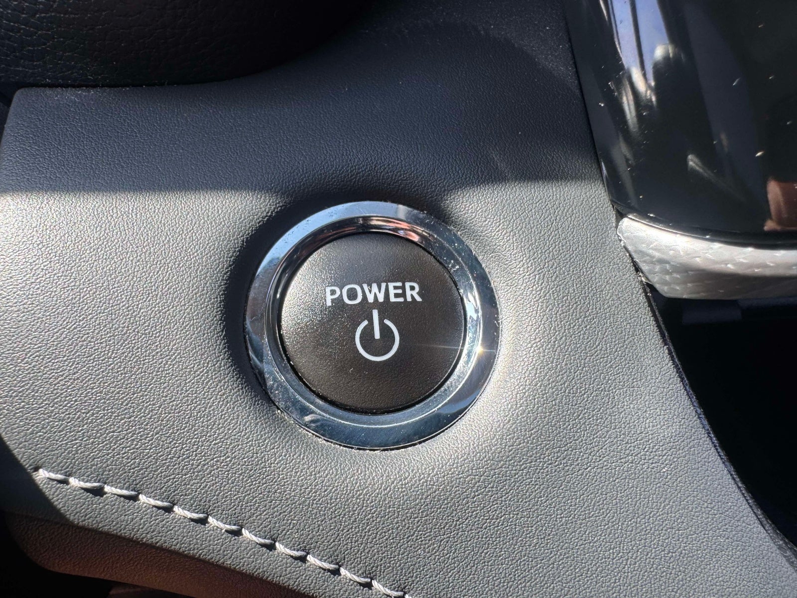 2023 Toyota Highlander Hybrid Platinum