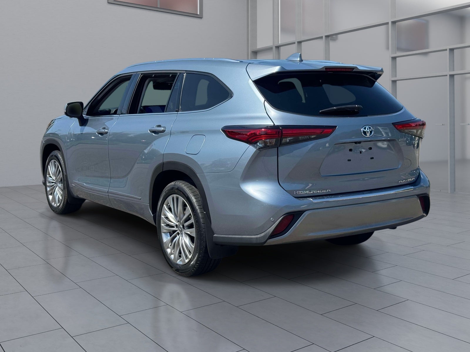 2023 Toyota Highlander Hybrid Platinum