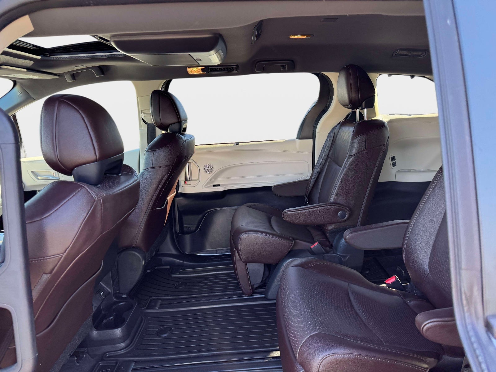 2023 Toyota Sienna Platinum 7 Passenger