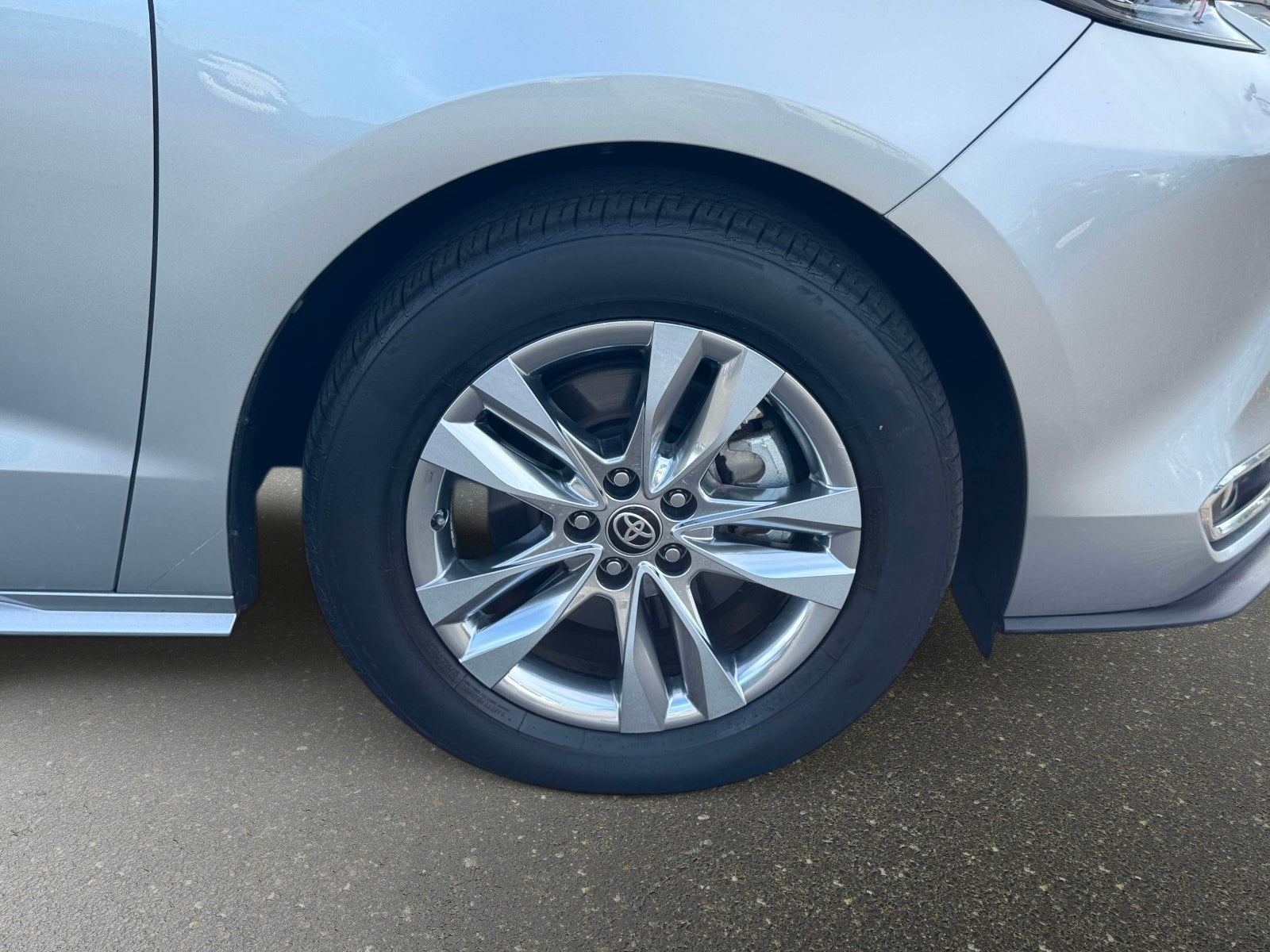 2024 Toyota Sienna XLE 7 Passenger