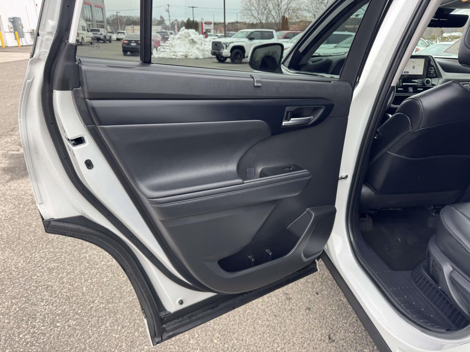 2025 Toyota Highlander Hybrid XLE