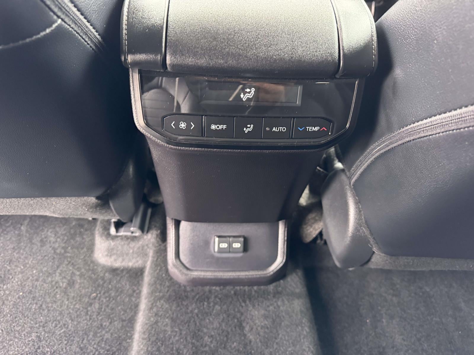 2025 Toyota Highlander Hybrid XLE