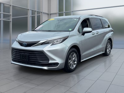 2023 Toyota Sienna LE 8 Passenger