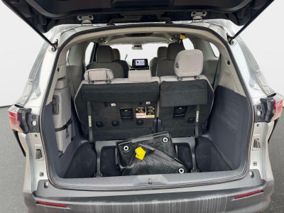 2023 Toyota Sienna LE 8 Passenger