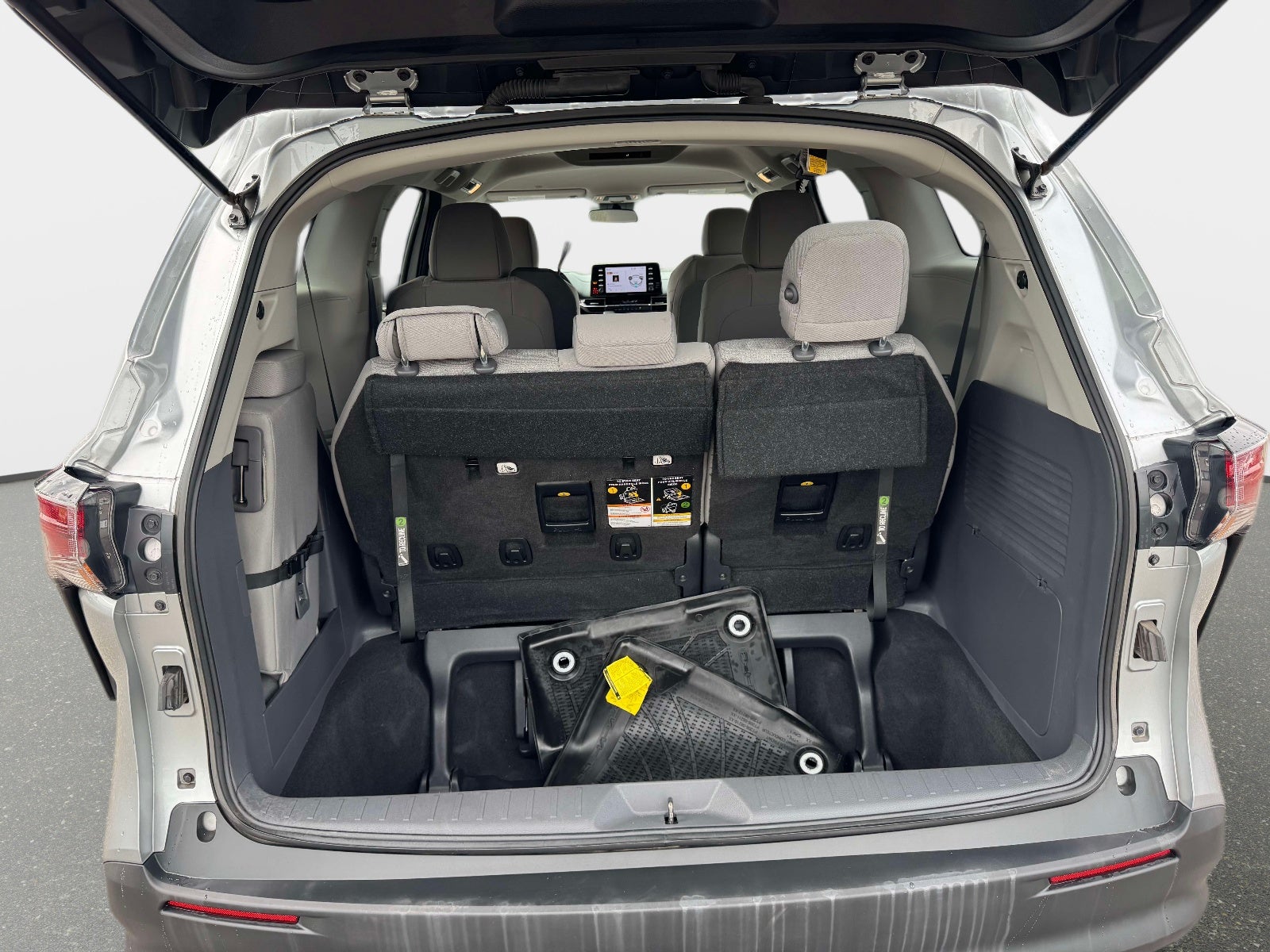 2023 Toyota Sienna LE 8 Passenger