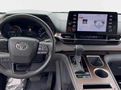 2023 Toyota Sienna LE 8 Passenger