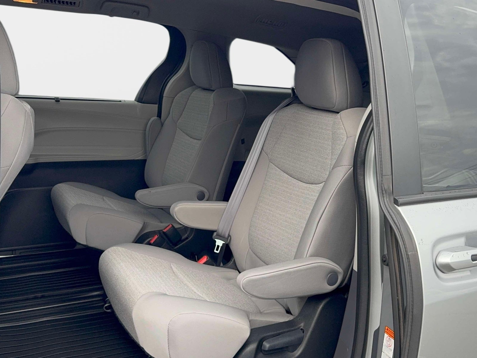 2023 Toyota Sienna LE 8 Passenger