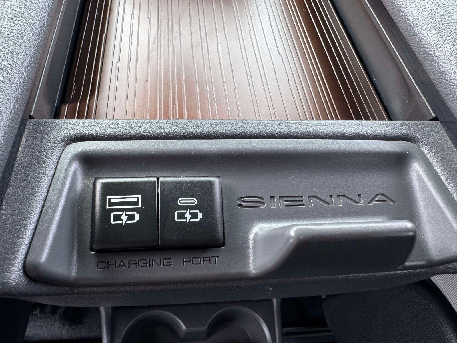2023 Toyota Sienna LE 8 Passenger