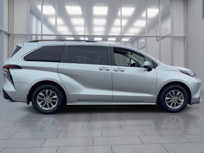 2023 Toyota Sienna LE 8 Passenger