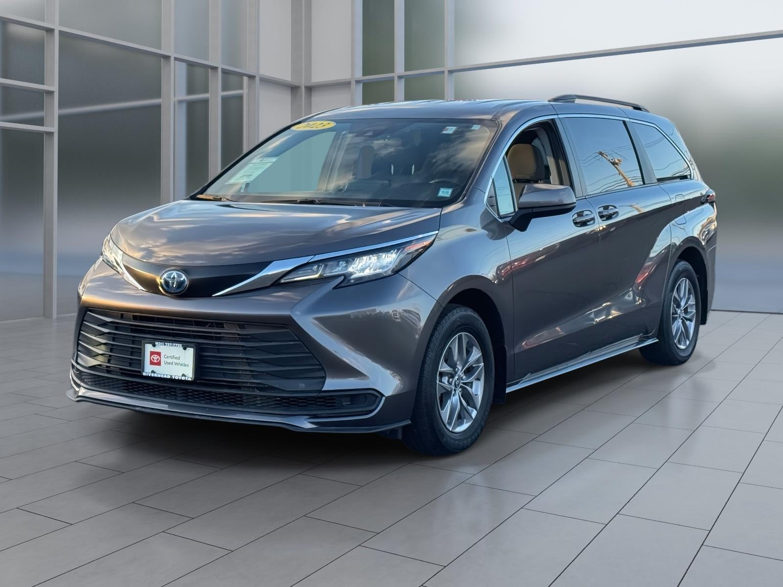2023 Toyota Sienna LE 8 Passenger
