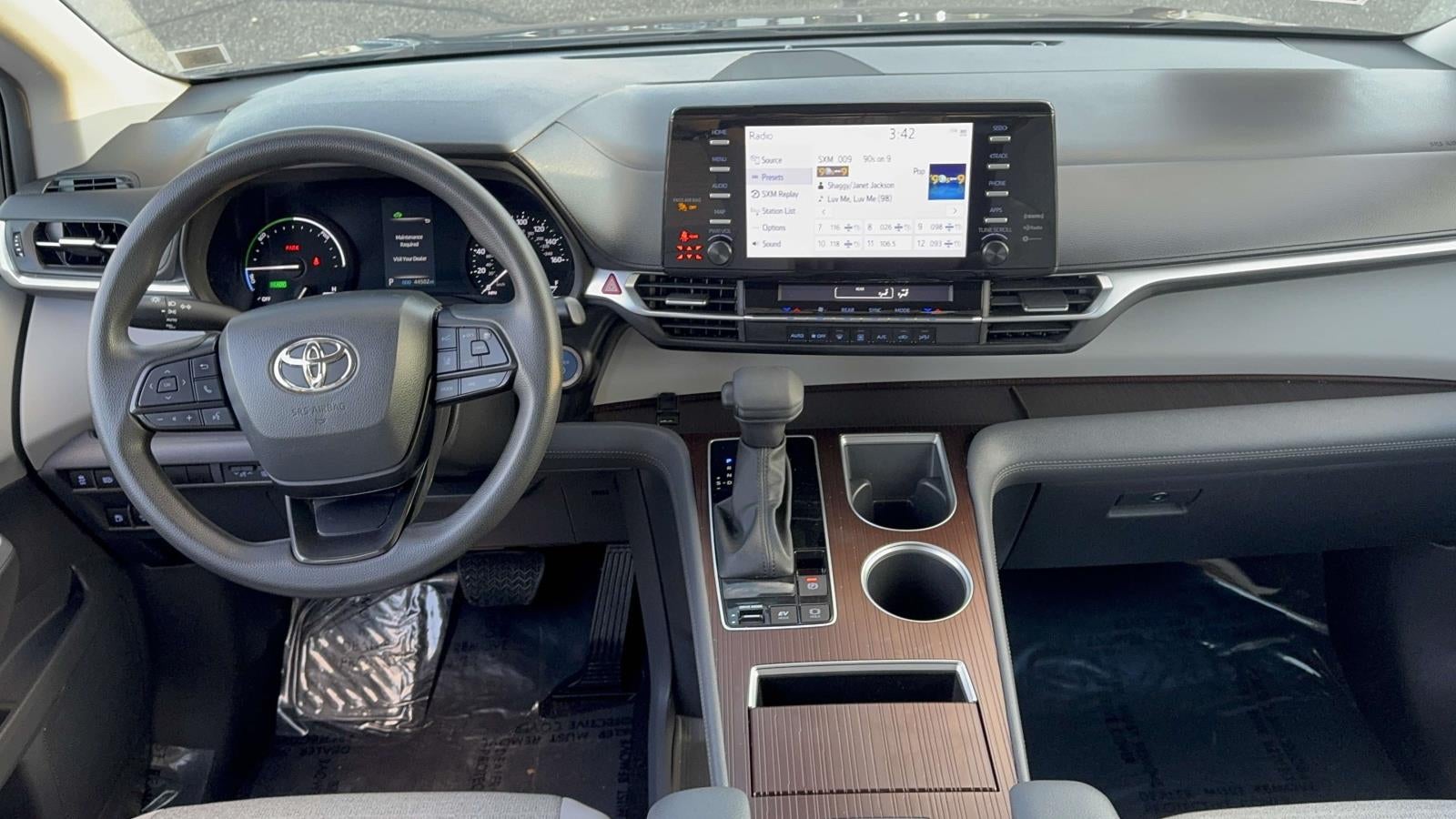 2023 Toyota Sienna LE 8 Passenger