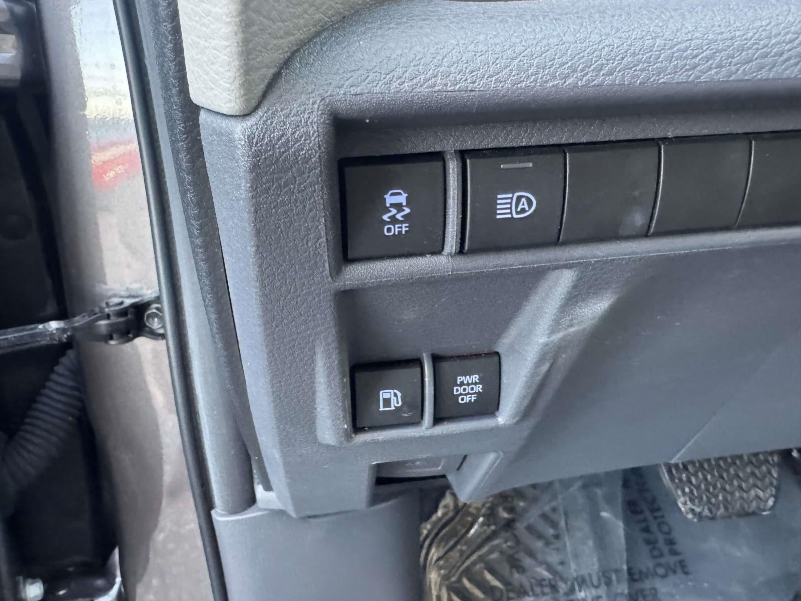 2023 Toyota Sienna LE 8 Passenger