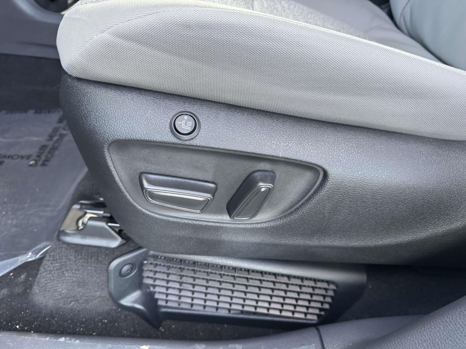 2023 Toyota Sienna LE 8 Passenger