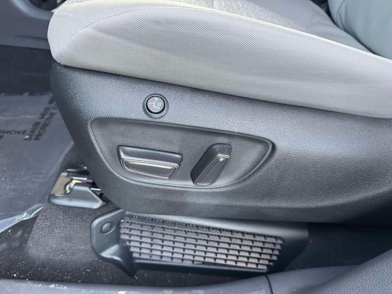 2023 Toyota Sienna LE 8 Passenger