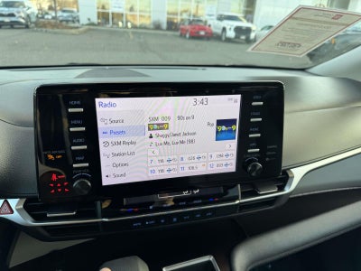 2023 Toyota Sienna LE 8 Passenger