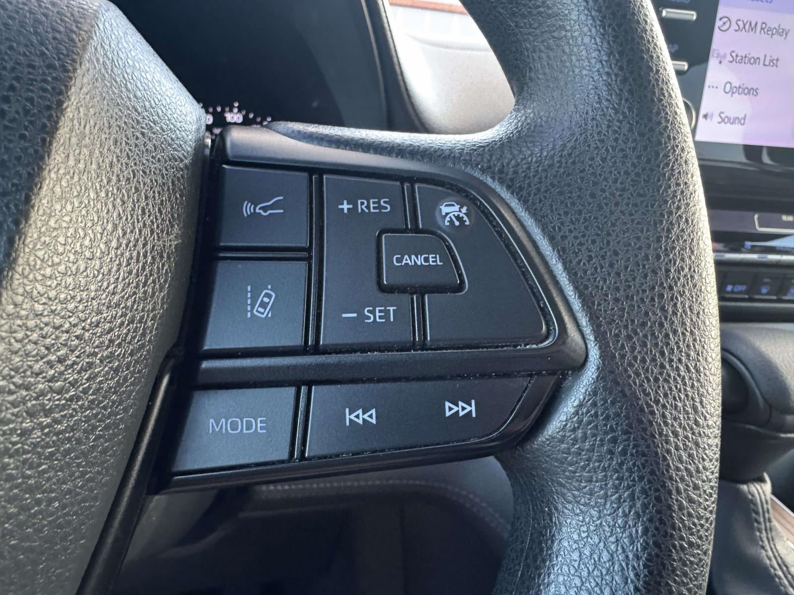 2023 Toyota Sienna LE 8 Passenger