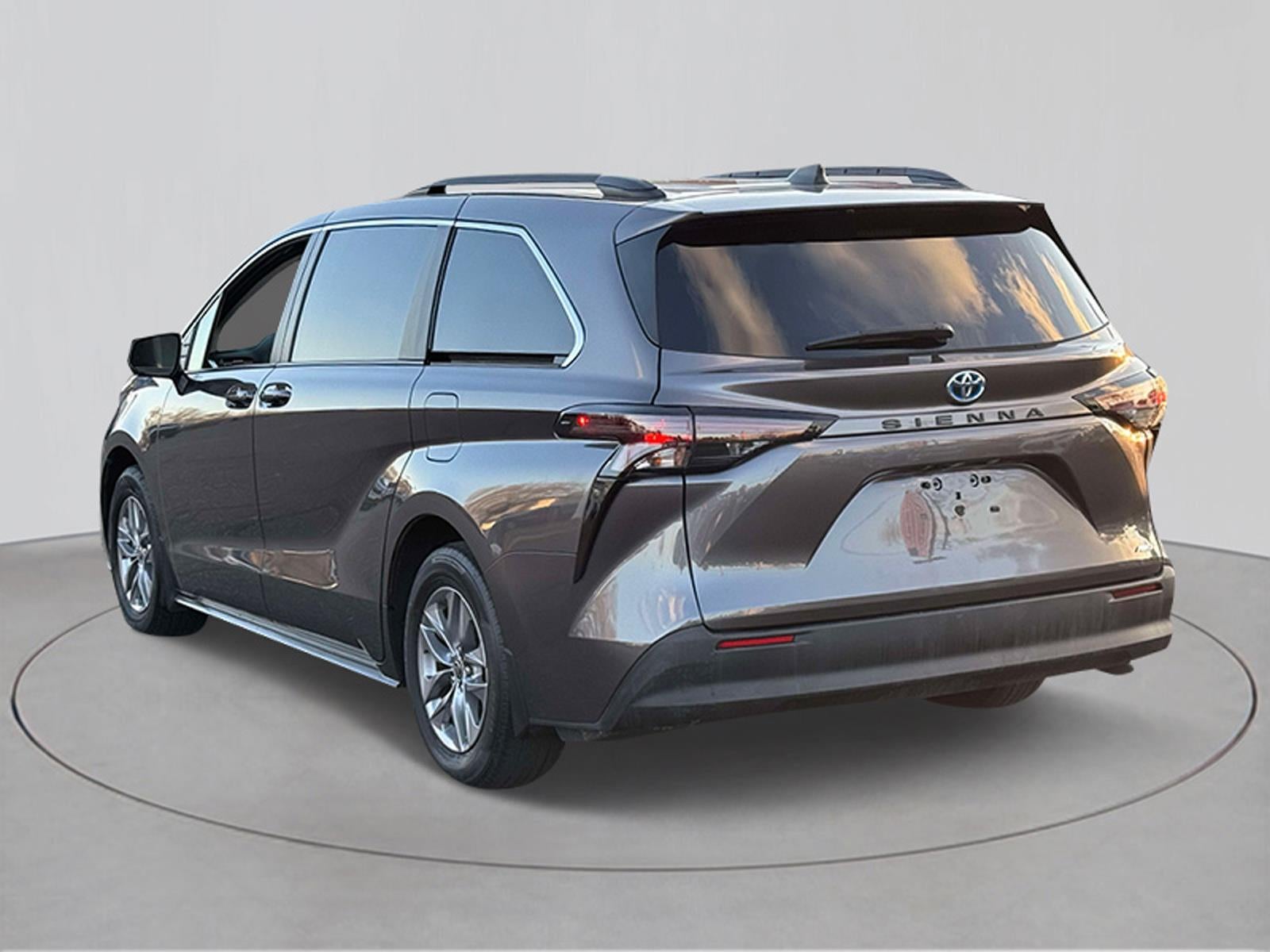 2023 Toyota Sienna LE 8 Passenger
