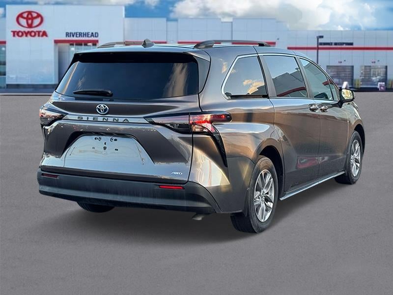 2023 Toyota Sienna LE 8 Passenger