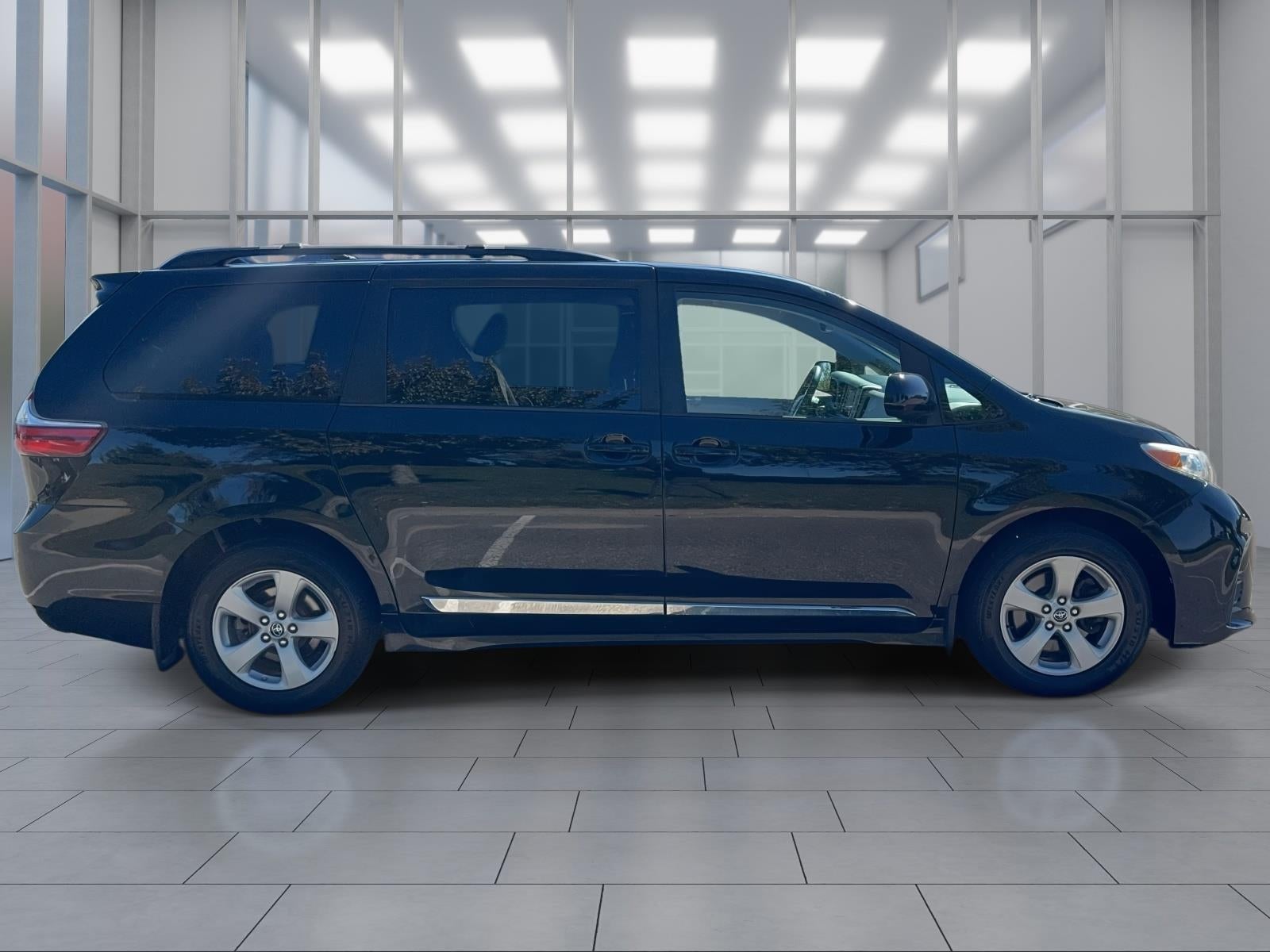 2020 Toyota Sienna LE 8 Passenger