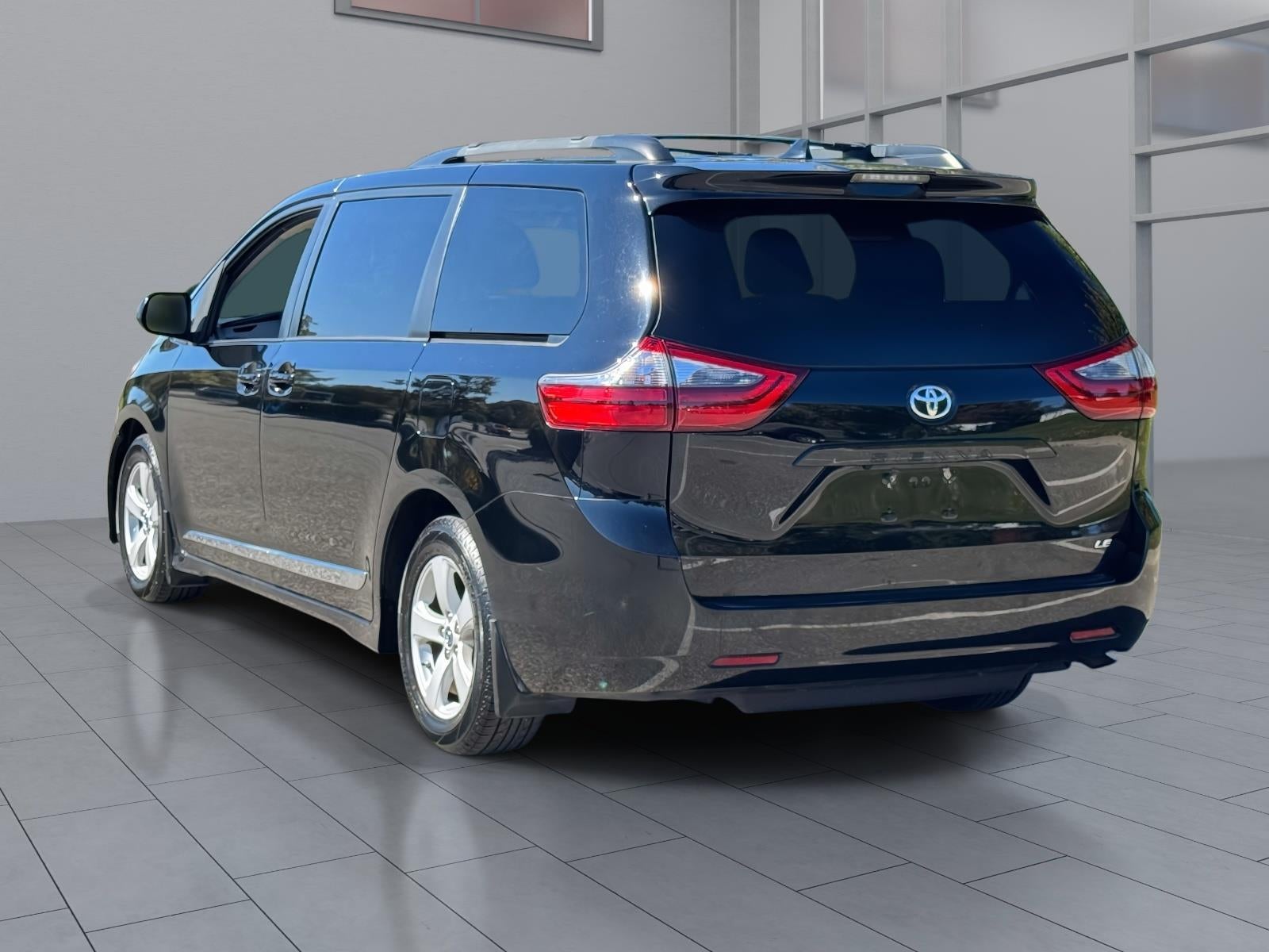 2020 Toyota Sienna LE 8 Passenger