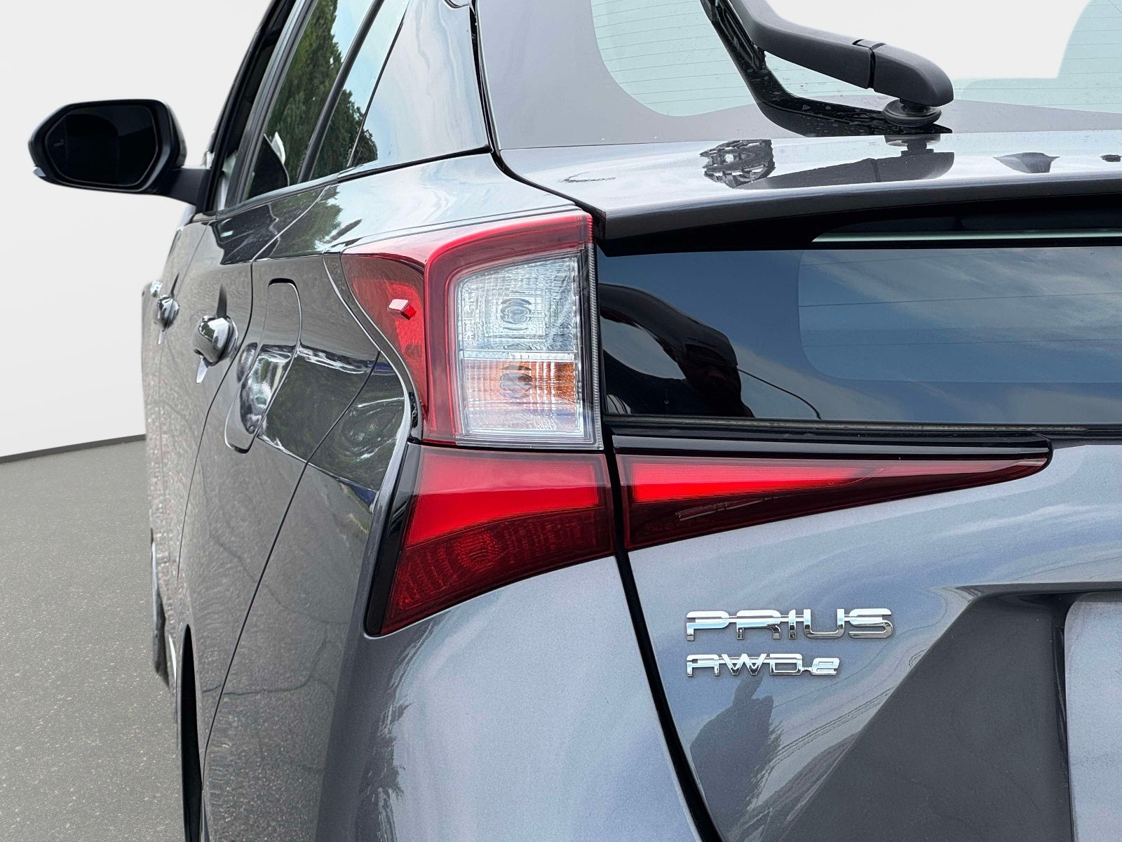 2022 Toyota Prius XLE AWD e