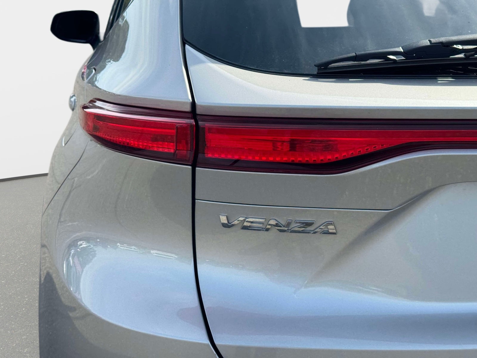 2023 Toyota Venza LE