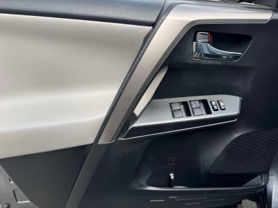 2017 Toyota RAV4 Hybrid XLE