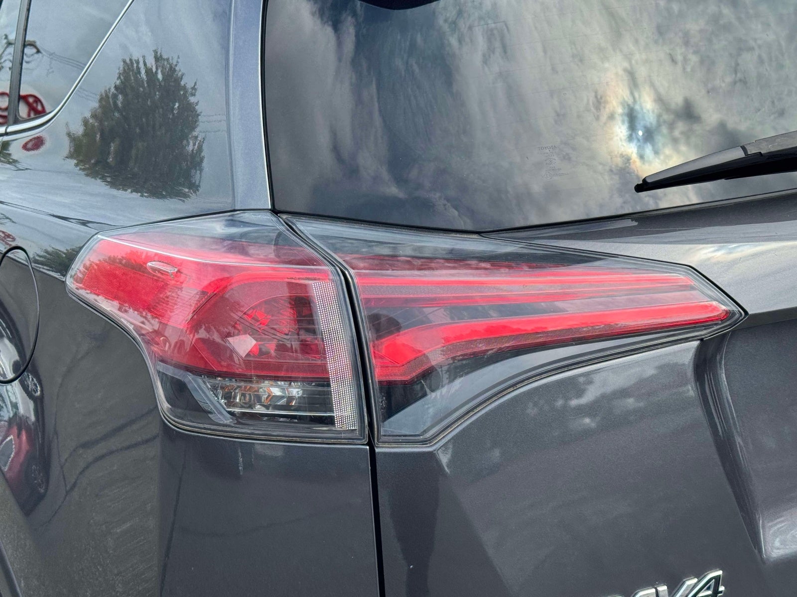 2017 Toyota RAV4 Hybrid XLE