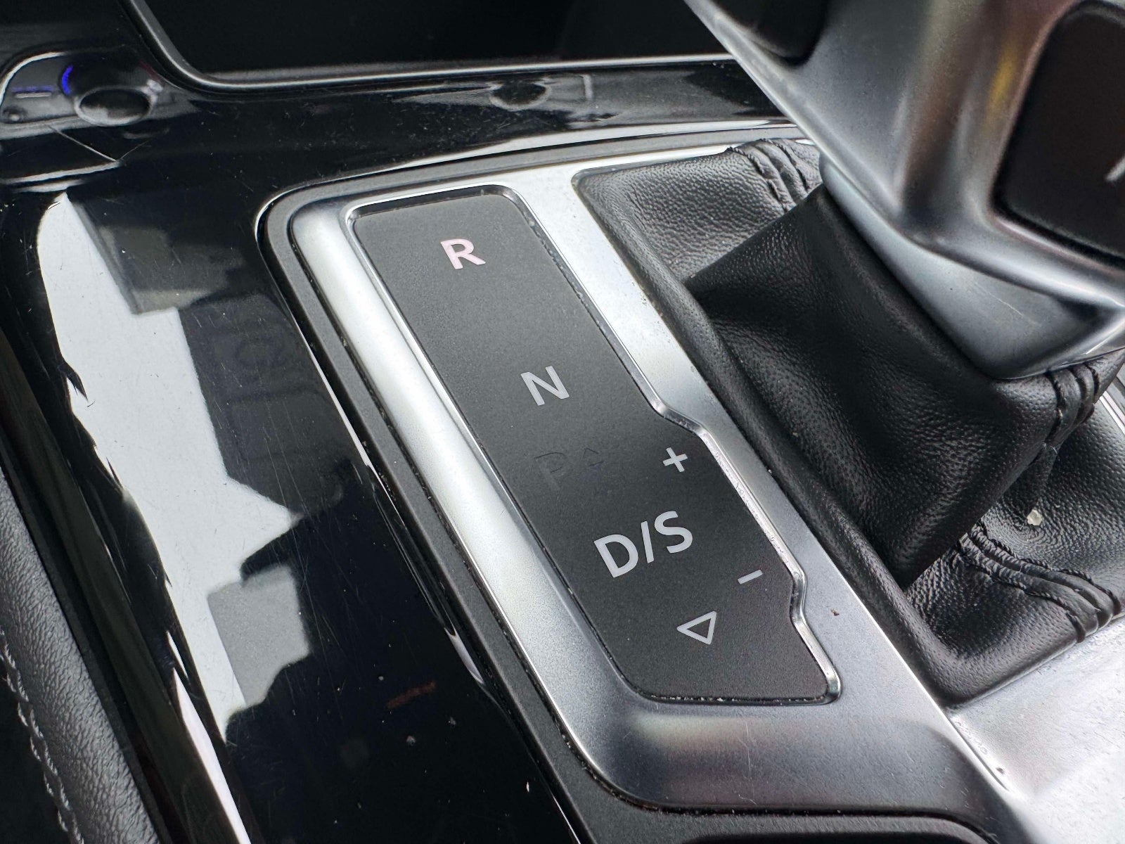 2023 Audi A4 45 S line Prestige quattro